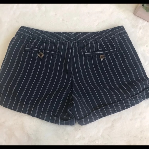🌻 3/$20 Linen Pin Stripe Shorts - Picture 2 of 6